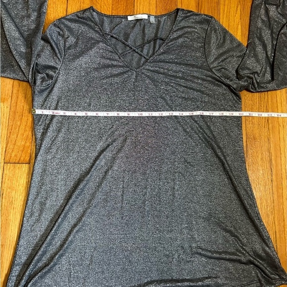 89th + Madison Silver  Long Flare Sleeve Blouse  Size Large - Picture 6 of 8